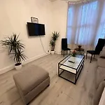 3 Bedroom Flat Millais Rd