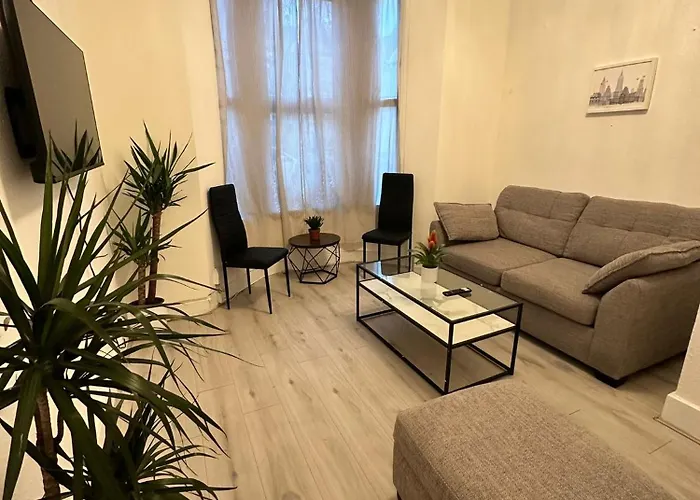 3 Bedroom Flat Millais Rd