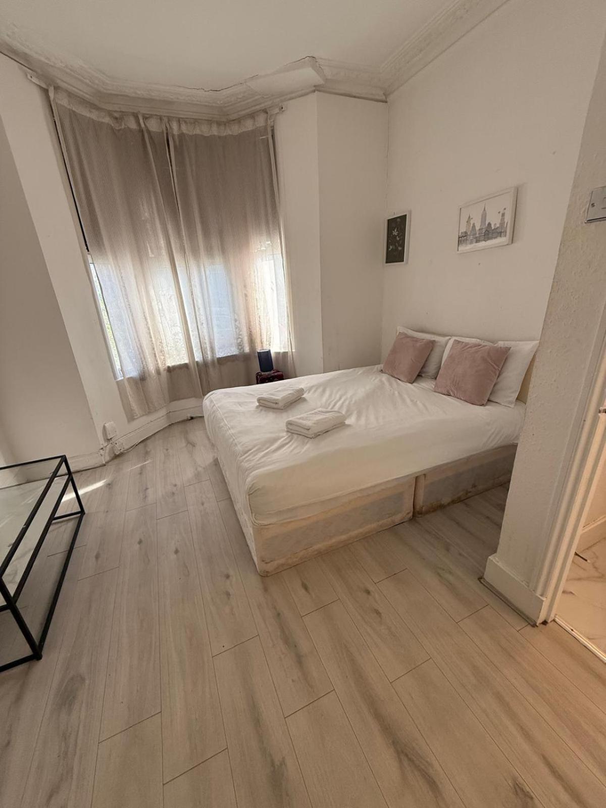 Appartamento 3 Bedroom Flat Millais Rd