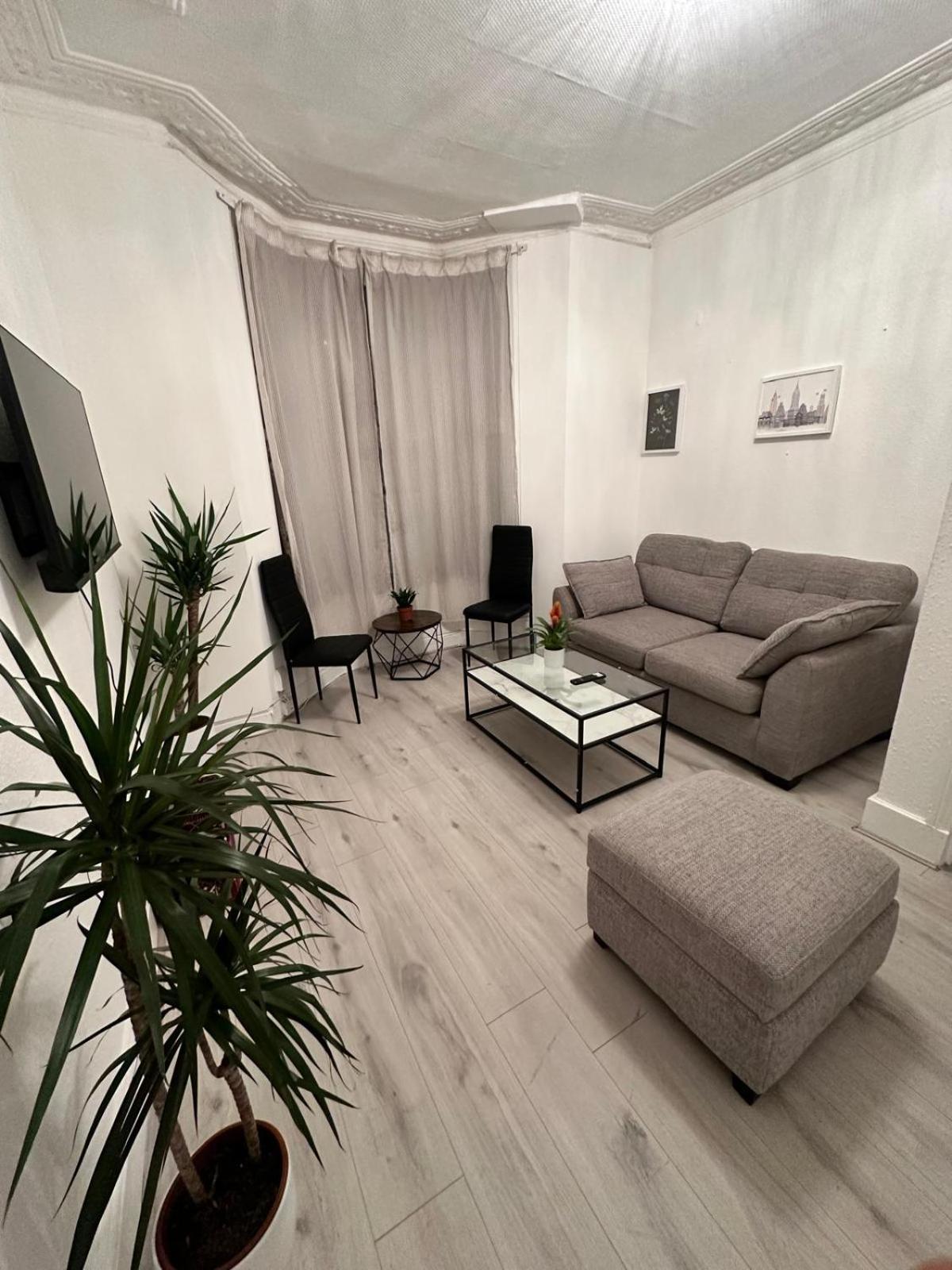 3 Bedroom Flat Millais Rd