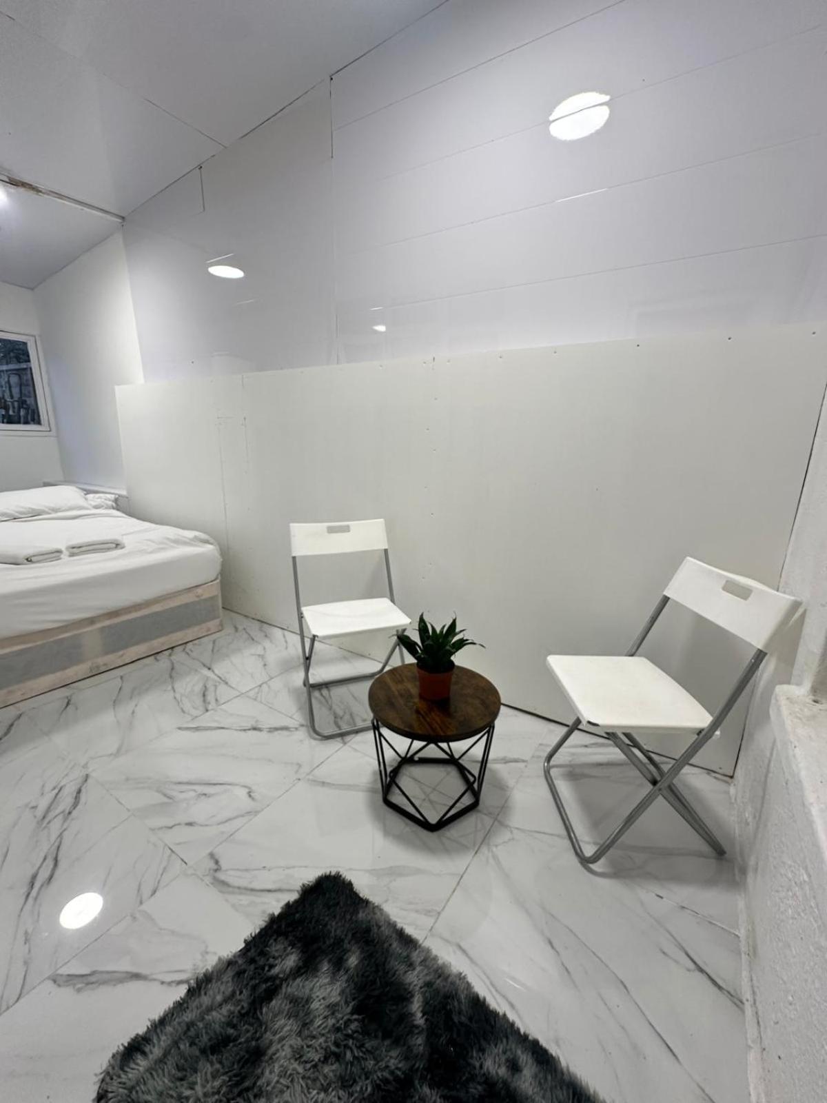 3 Bedroom Flat Millais Rd Appartamento *