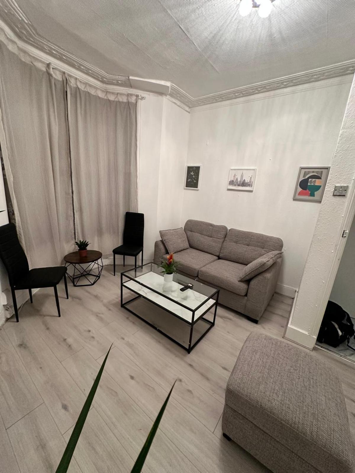 3 Bedroom Flat Millais Rd *
