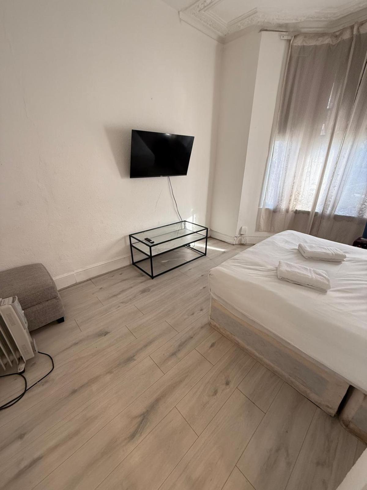 3 Bedroom Flat Millais Rd *